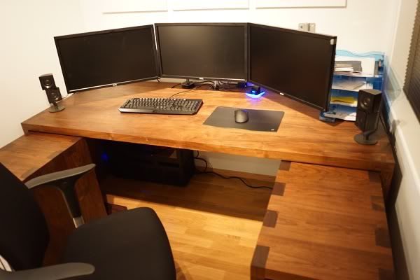 Desk1.jpg