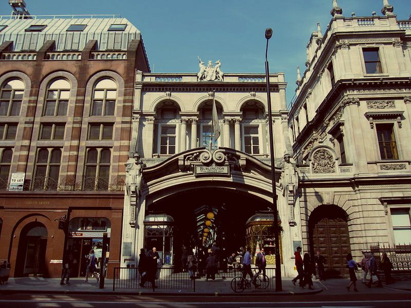 800px-Burlington_Arcade_2438
