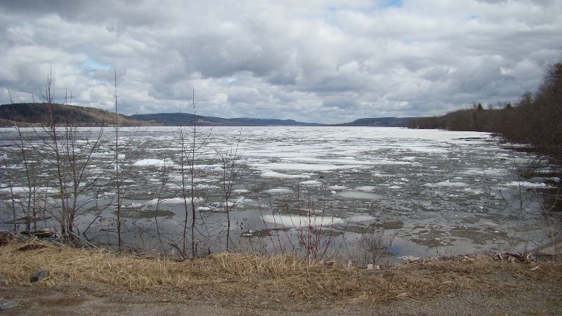 bay%20-%20ferry%20ice%20floes%20upriver_
