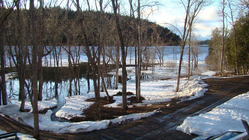 bay%20-%20spring%20flood%20amp%20snow_zp