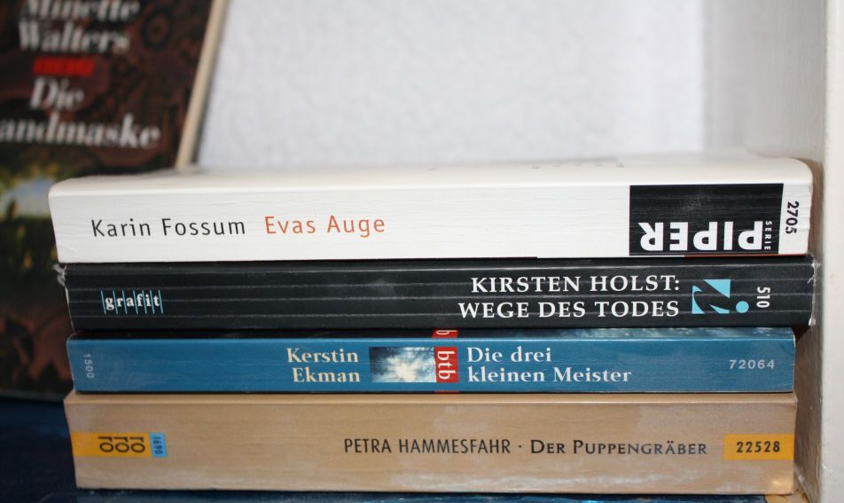 Bücher von Karin Fossum, Kirsten Holst, Kerstin Ekmann und Petra Hammersfahr