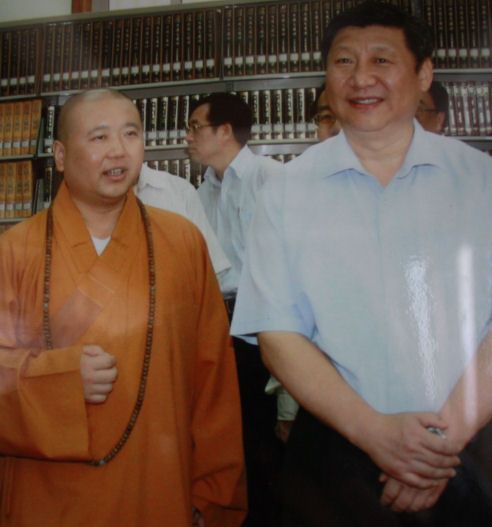 Xi Jinping mit buddistischem Mönch