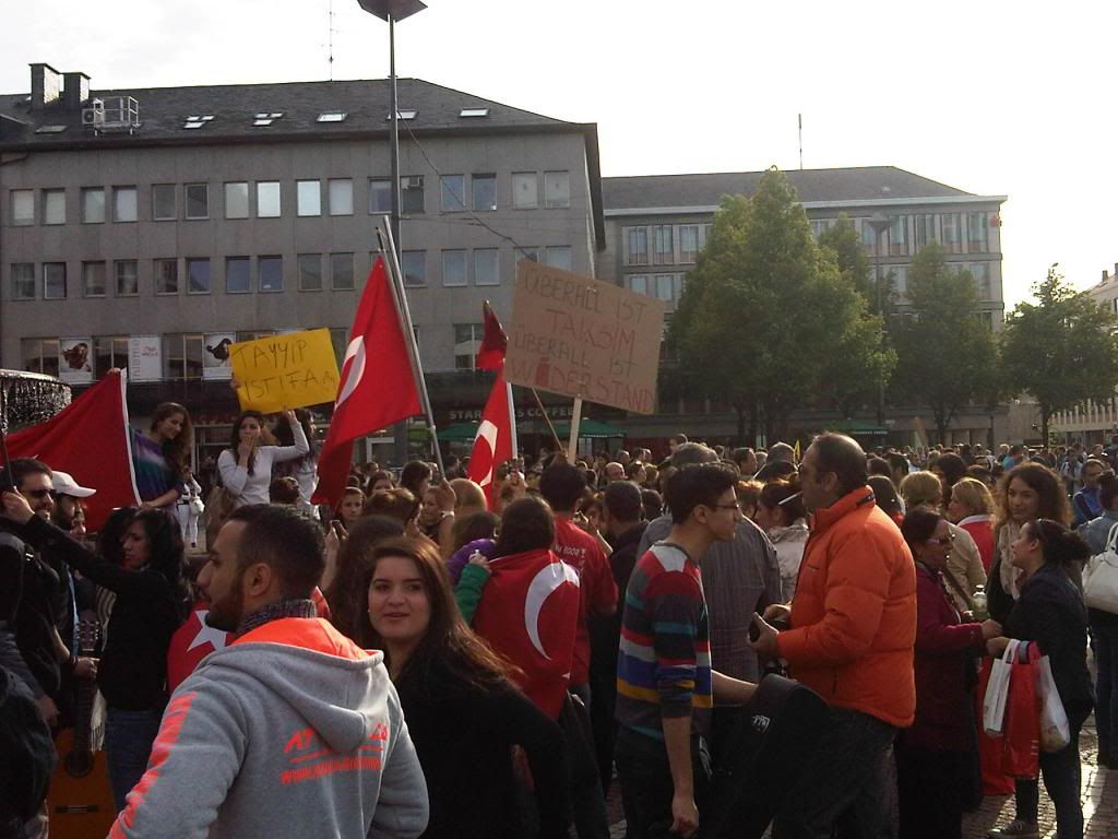 Schild: Überall ist Taksim - Überall ist Widerstand